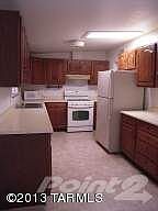 Kitchen - all appliances stay