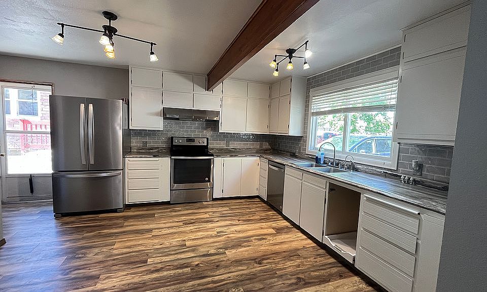 Newly remodeled kitchen.