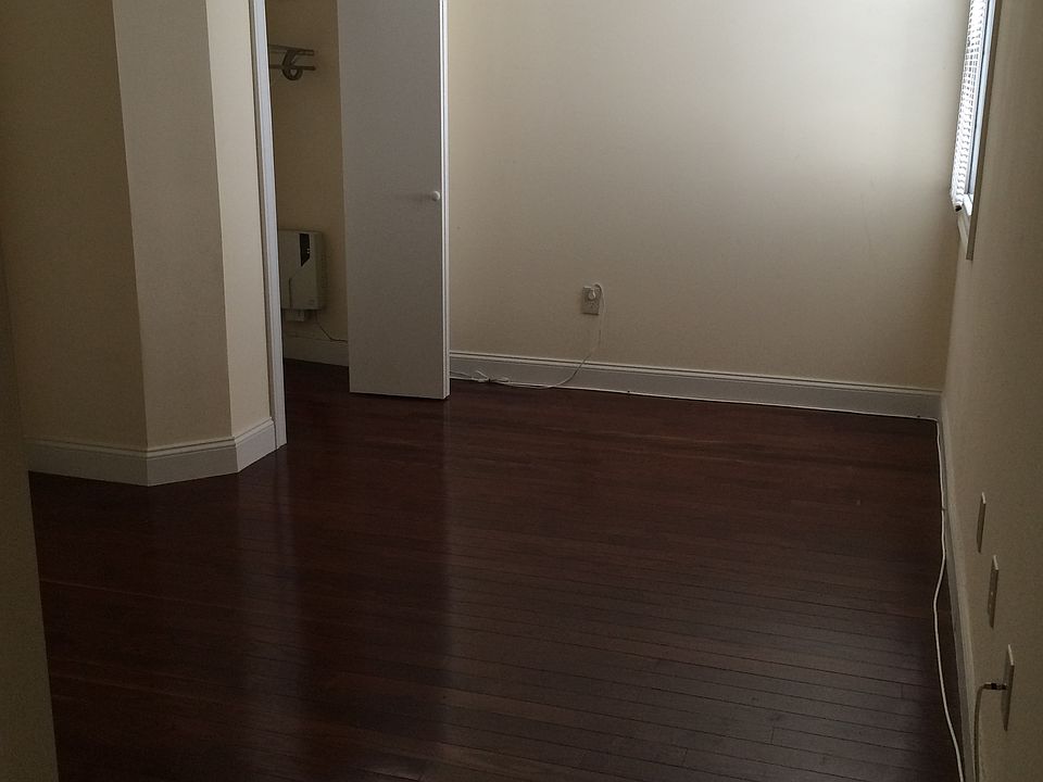 2nd image of 917 Arch St APT 507