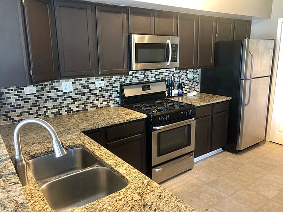 2nd image of 1398 Hampshire Ct