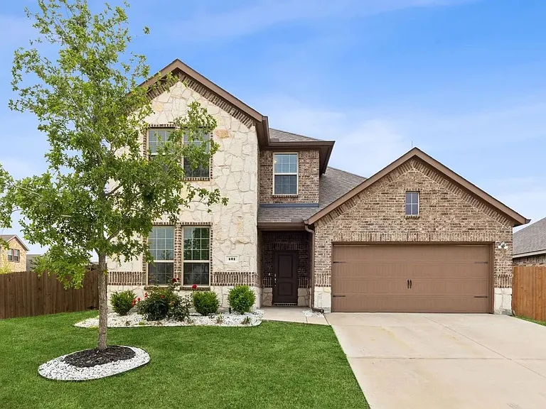 401 Gallop Dr — Photo 1