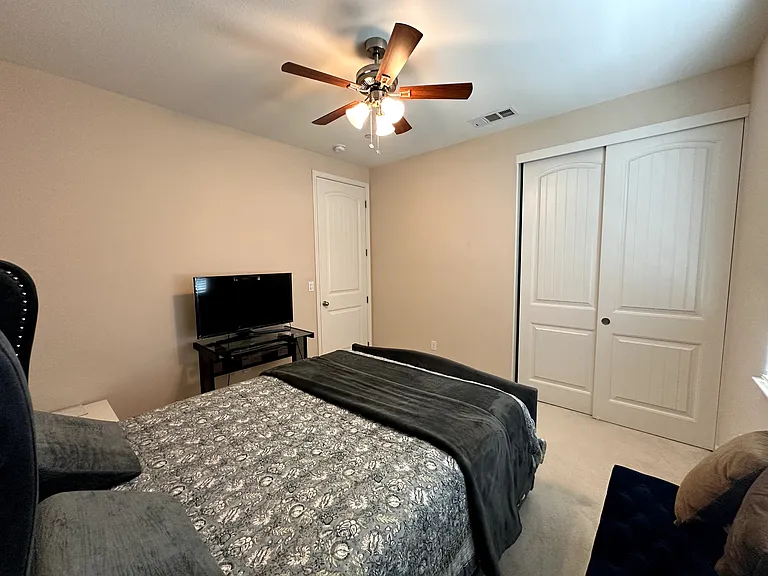 1000 Carlisle Ct — Photo 3