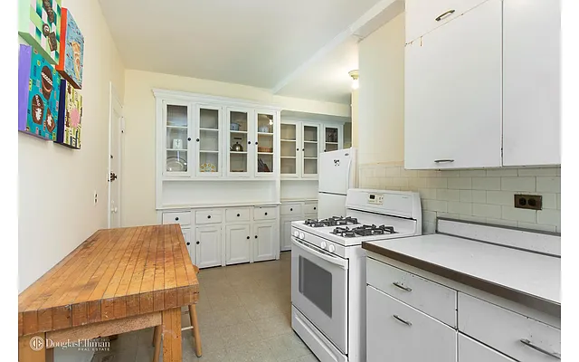 Sold by Douglas Elliman | media 21