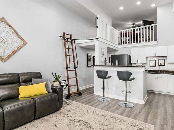 5th image of 1276 N High St APT 206