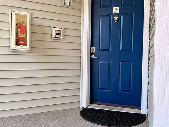 3rd image of 5400 Harbour Pointe Blvd Unit J201