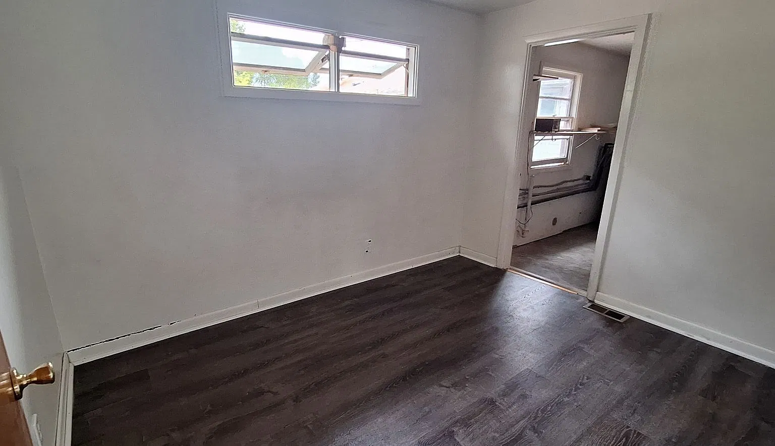 255 SE Bridgeway Ave. — Photo 4