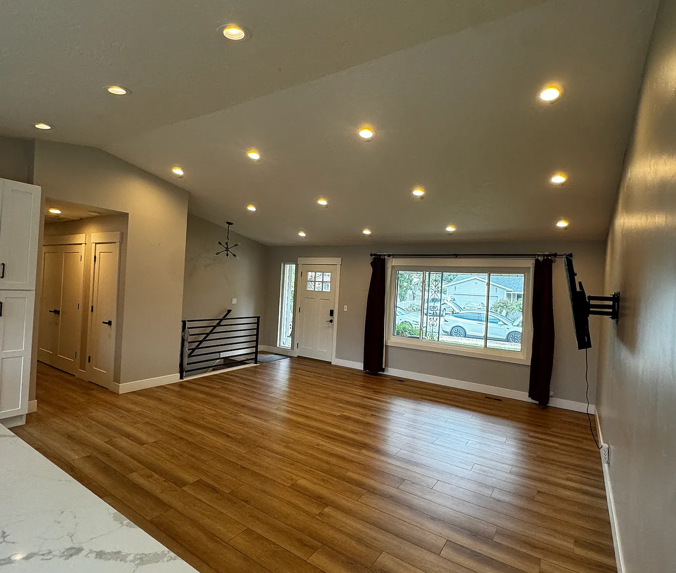 5 bed, 2674 sqft, $3,150 — Photo 2