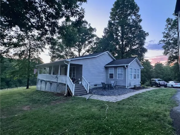 374 Deer Lane, Union Grove, NC 28689