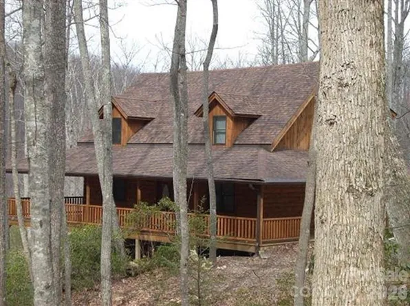 102 Carriage Dr, Fairview, NC 28730