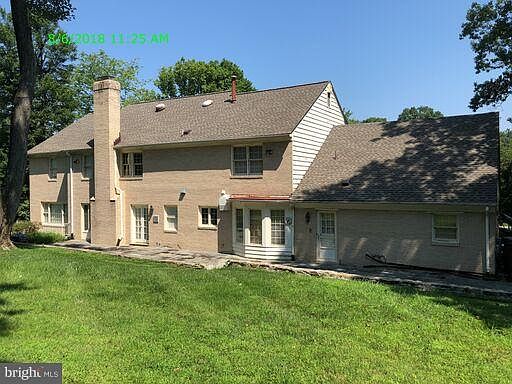 2nd image of 9712 Clydesdale St
