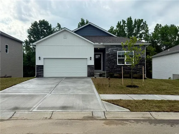 705 Solstice Cir, Belton, MO 64012