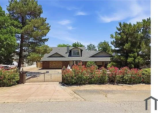 3 bed, 2800 sqft, $3,750 — Photo 2