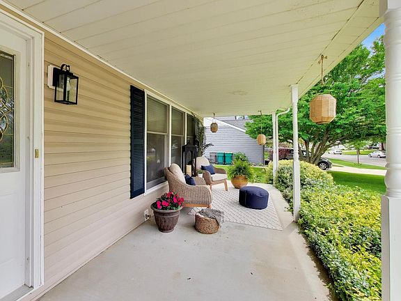 2nd image of 904 S Raven Rd