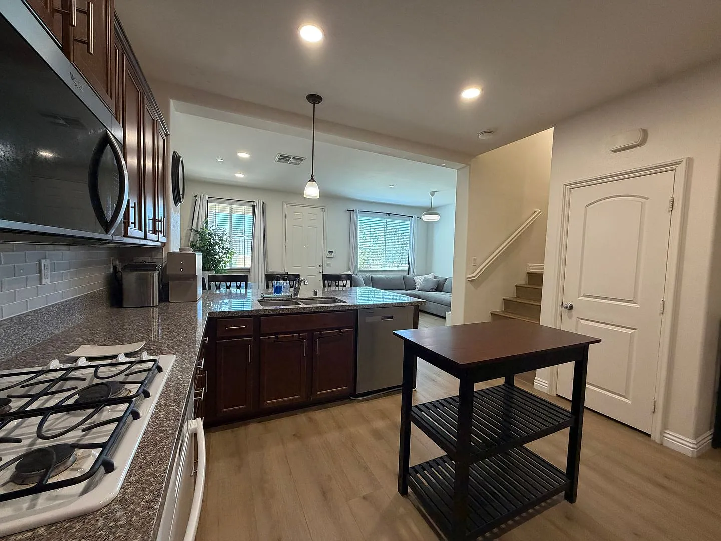 Beautiful 4br/3.5ba Townhouse In Rancho Cucamonga Available For Rent **November 1st 2026** — Photo 3