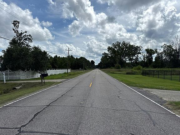 4th image of 1061 Heck Young Rd