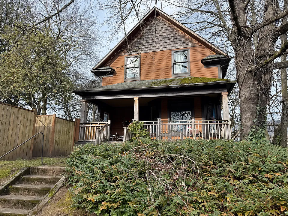 2003 N Willamette Blvd