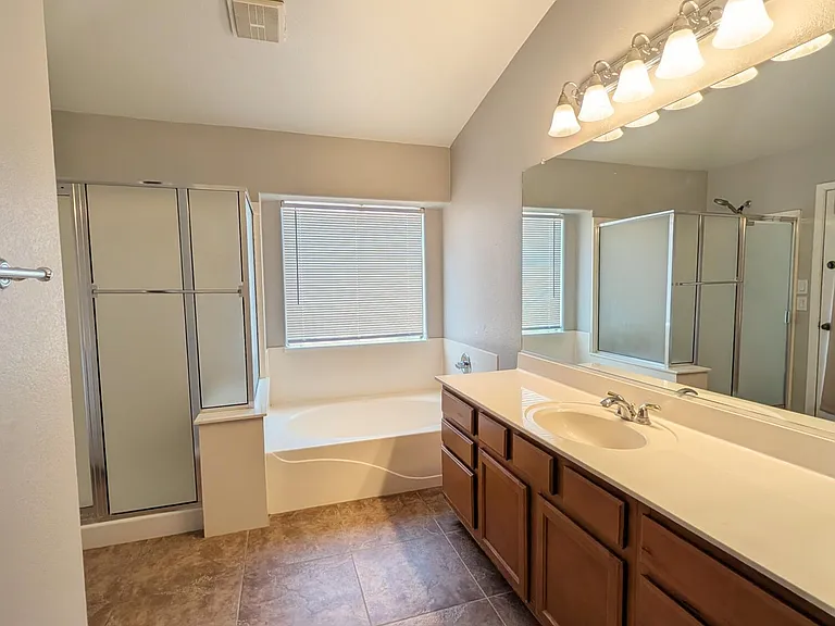 738 E Saddle Way — Photo 16