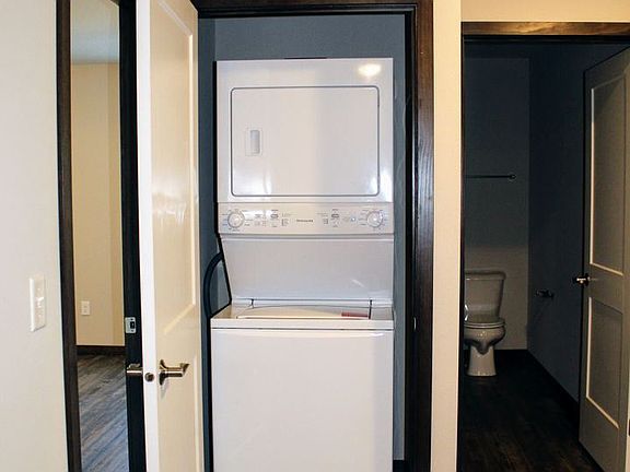 3rd image of 1039-1040 7th Ave S
