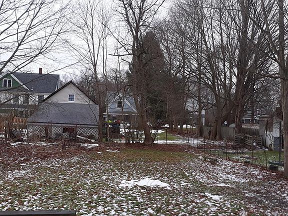 4th image of 49 Pleasant St