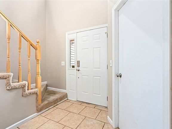 4th image of 519 Heritage Ct