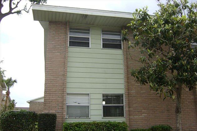 2nd image of 856 Sky Lake Cir APT C
