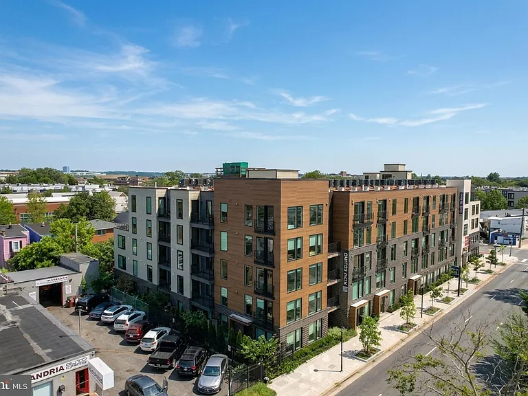 701 N Henry St #206 — Photo 3