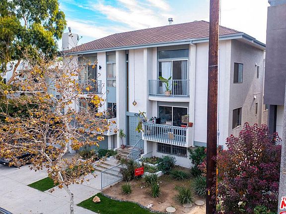 3rd image of 426 S Venice Blvd