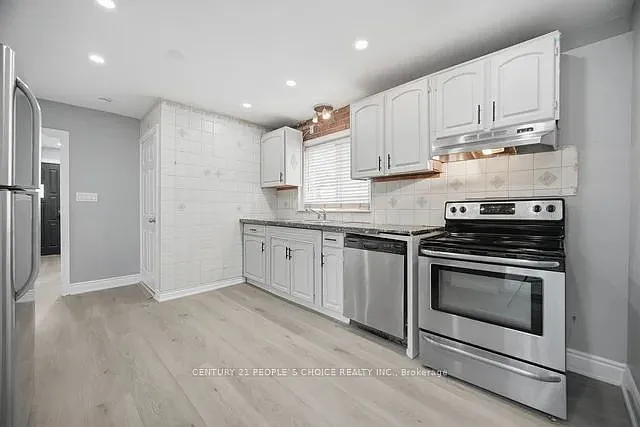 249 Burnhamthorpe Rd #-MAIN — Photo 18