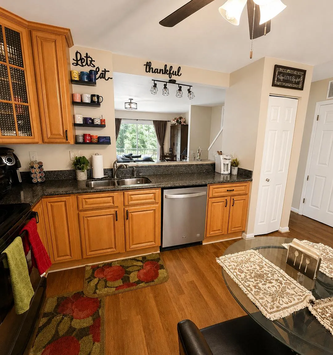 3 bed, 2.5 bath, 1500 sqft, $2,700 — Photo 3