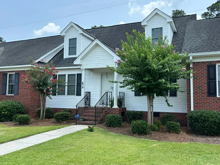 670 Amberdale West Cir — Photo 1