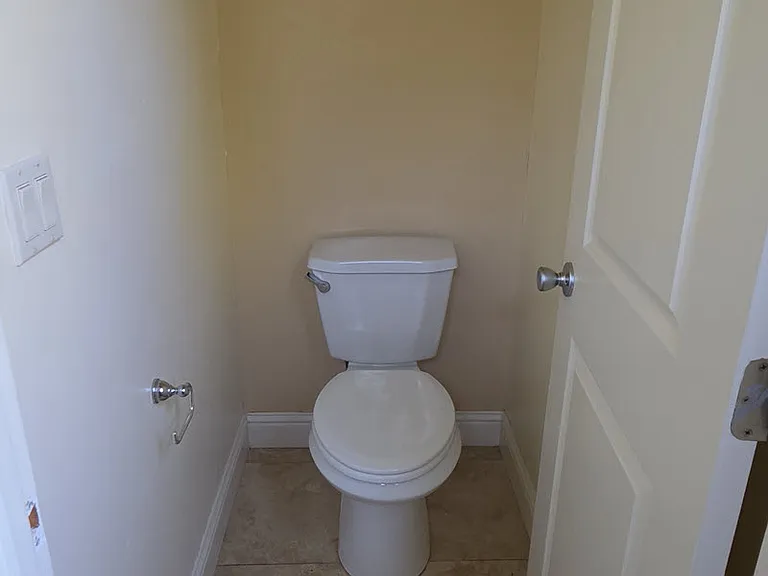 325 E Main St — Photo 7