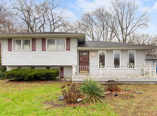 431 E 34th Ct, Griffith, IN 46319
