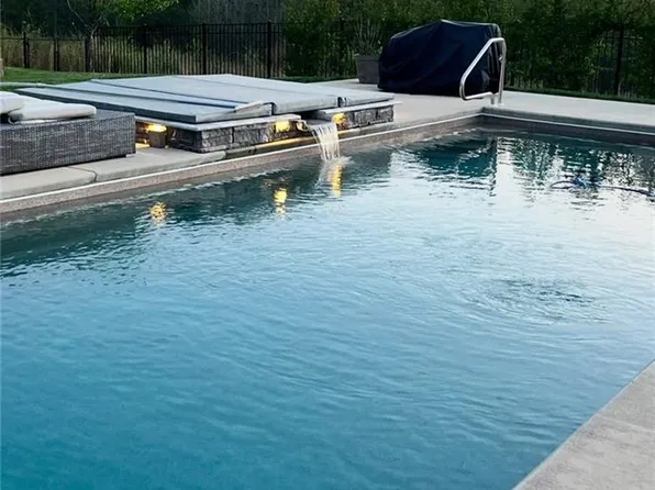 2609 Chari Park Ln, Walkertown, NC 27051