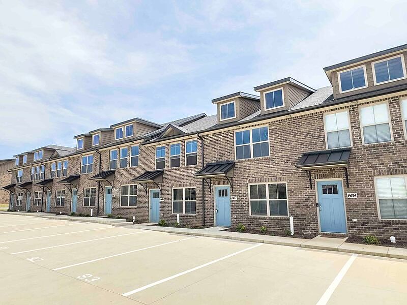1st image of 1000-601 Henry Place Blvd
