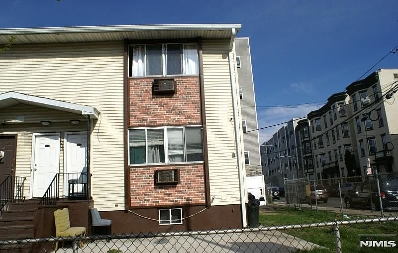 1st image of 233 Straight St