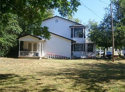 3rd image of 215 2nd St