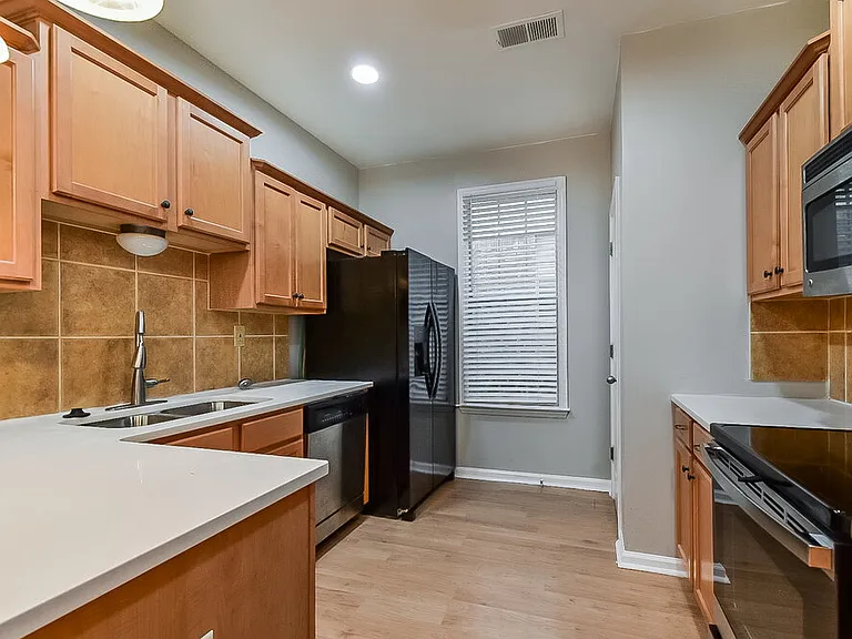 8531 Griffin Park Dr — Photo 9