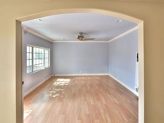 5th image of 4751 Gambier St