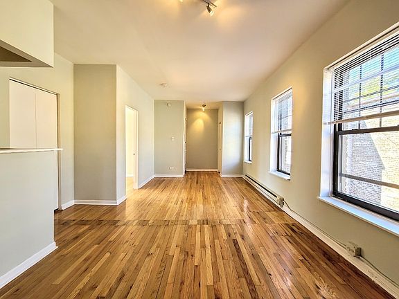 4th image of 658 W Cornelia Ave #15