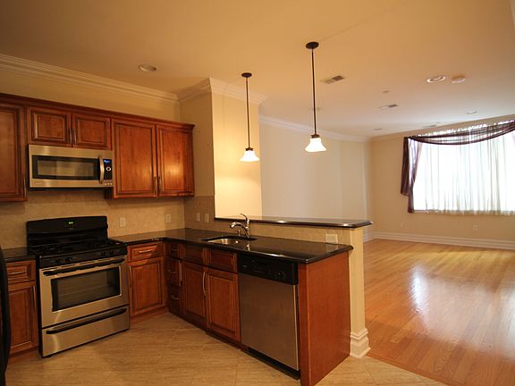 5th image of 88 Saint Francis St #1202