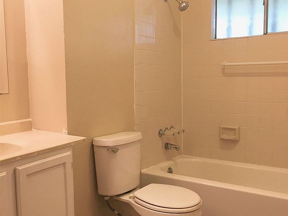 5th image of 4403 Hampstead St