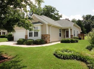 426 Standing Rock Dr, Boiling Springs, SC 29316