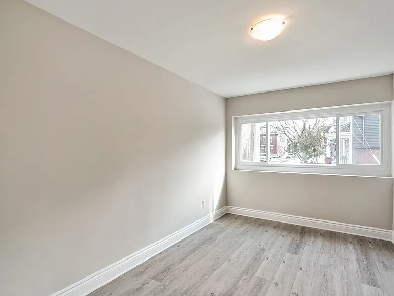 99 Cartier St — Photo 9