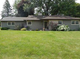 426 Ivanhoe Rd, Waterloo, IA 50701