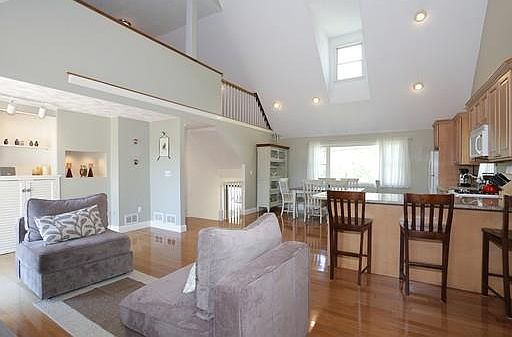 4th image of 483 Shawsheen St