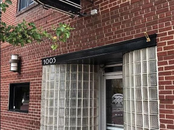 3rd image of 1005 Wealthy St SE