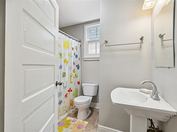 3rd image of 1413-15 Hillary St