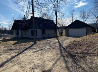 6939 W Lake Shore Dr, Elkhorn, WI 53121