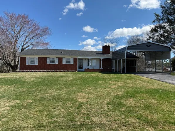 628 Courtland Cir, Galax, VA 24333