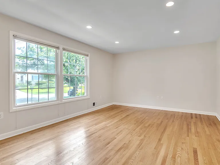 9902 Holmhurst Rd — Photo 10